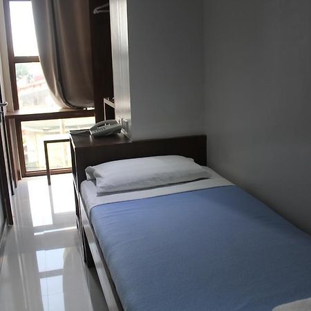 West Makati Hotel Makati City Ngoại thất bức ảnh