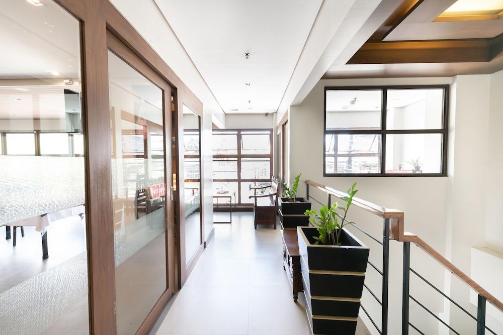 West Makati Hotel Makati City Ngoại thất bức ảnh