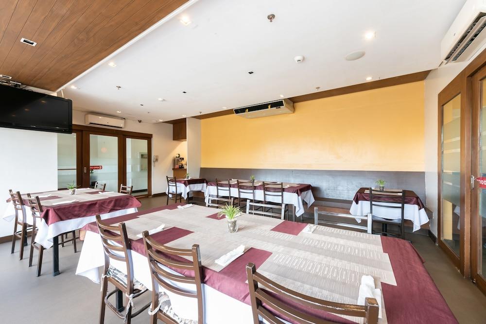 West Makati Hotel Makati City Ngoại thất bức ảnh