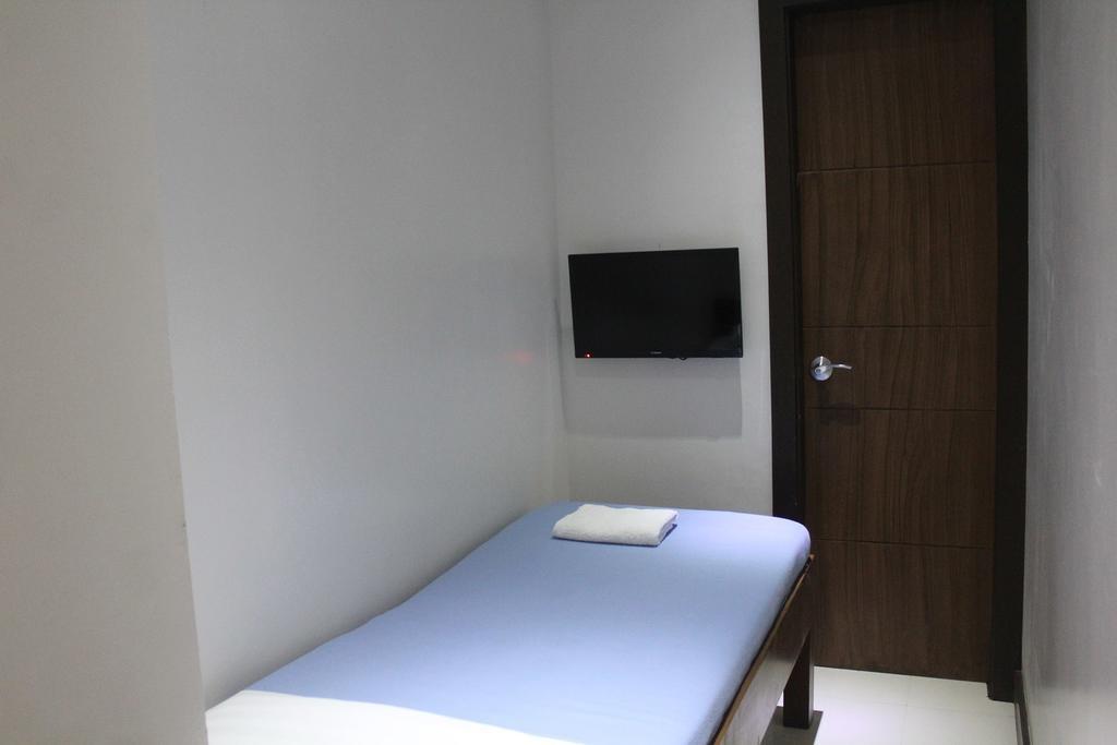 West Makati Hotel Makati City Ngoại thất bức ảnh