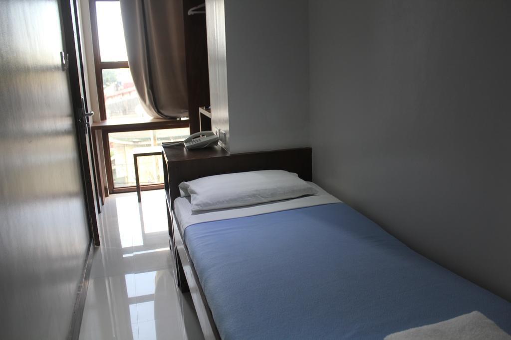 West Makati Hotel Makati City Ngoại thất bức ảnh