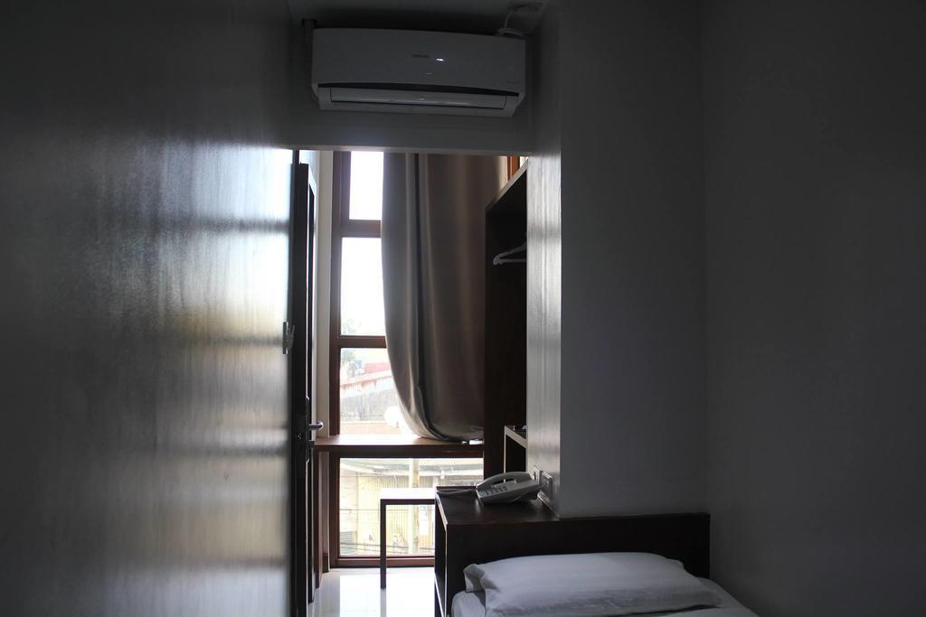 West Makati Hotel Makati City Ngoại thất bức ảnh