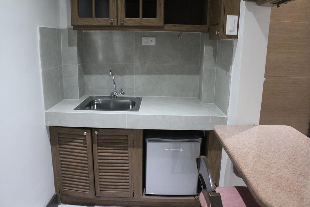 West Makati Hotel Makati City Phòng bức ảnh