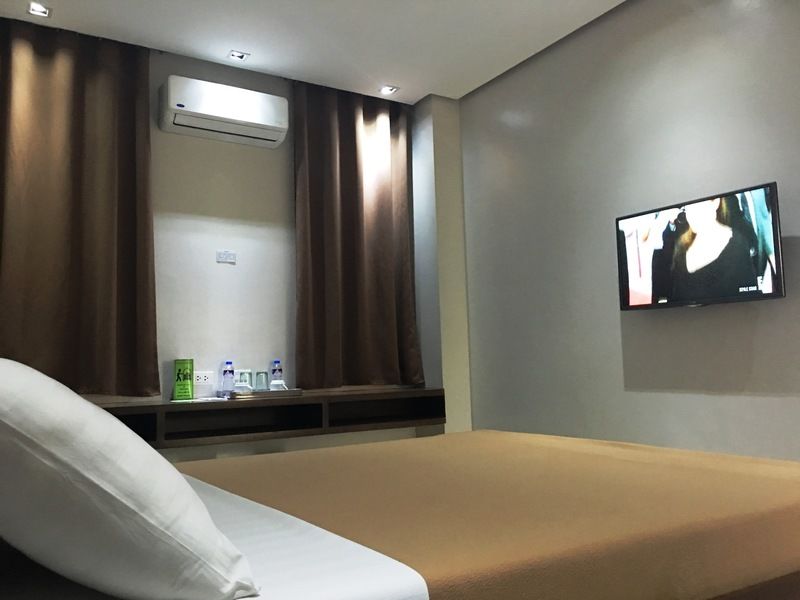 West Makati Hotel Makati City Ngoại thất bức ảnh