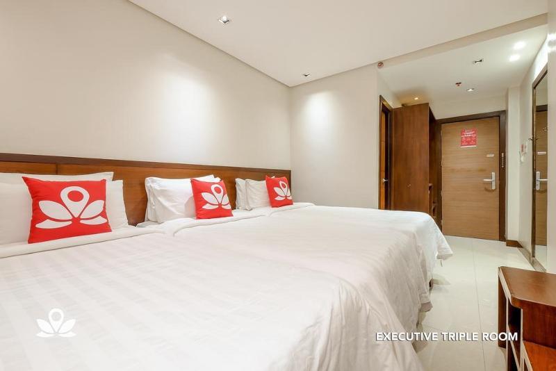 West Makati Hotel Makati City Ngoại thất bức ảnh