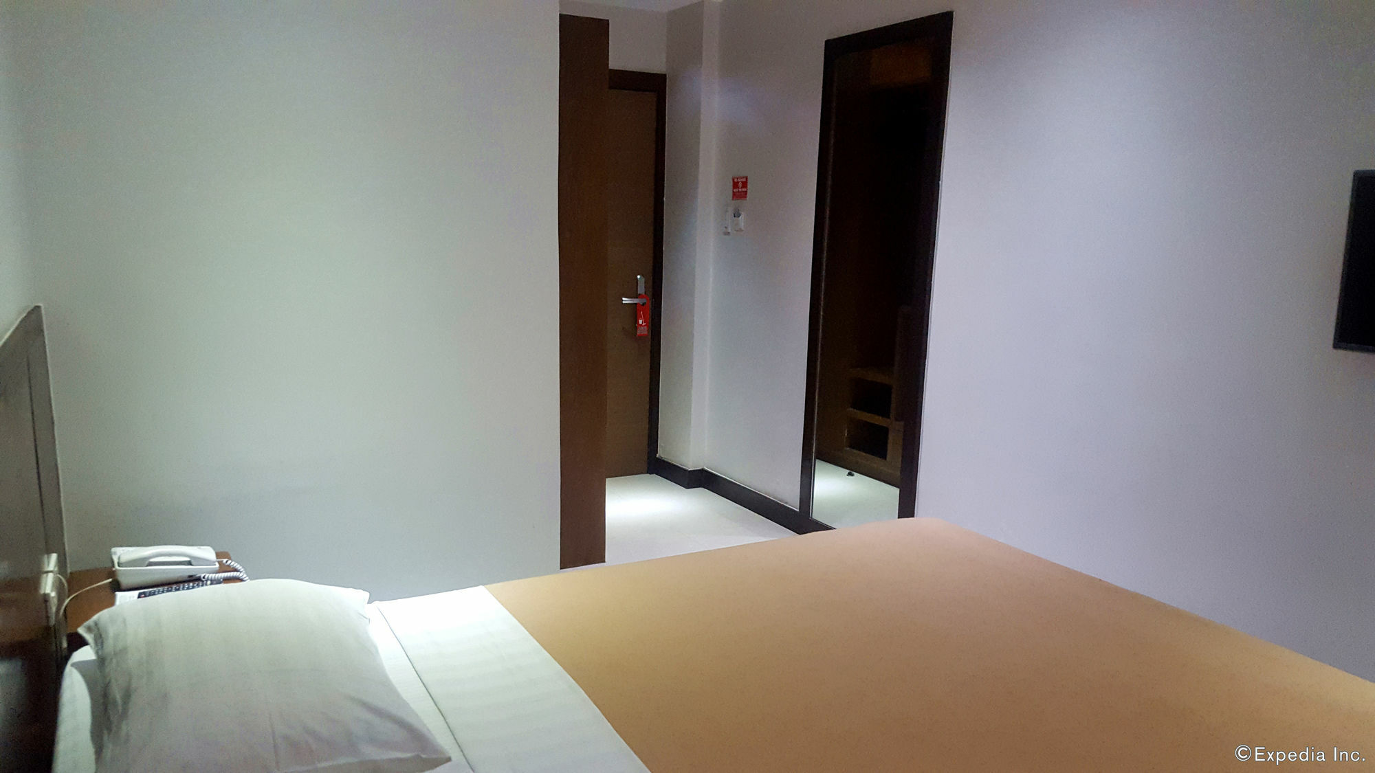 West Makati Hotel Makati City Ngoại thất bức ảnh