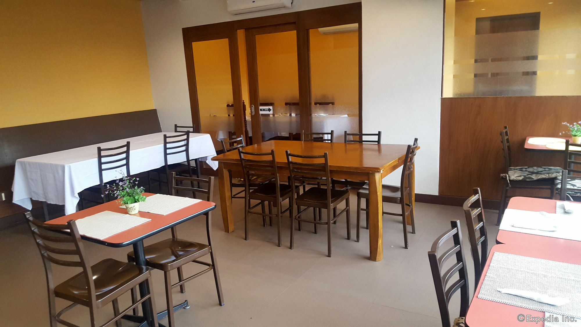 West Makati Hotel Makati City Ngoại thất bức ảnh
