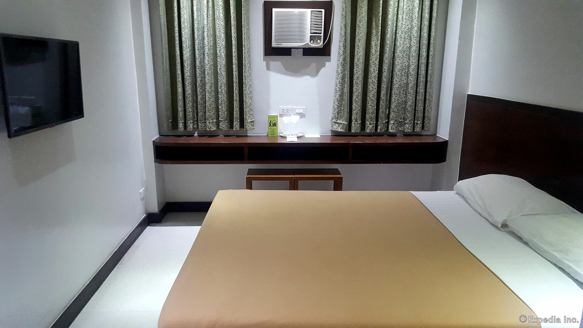 West Makati Hotel Makati City Ngoại thất bức ảnh