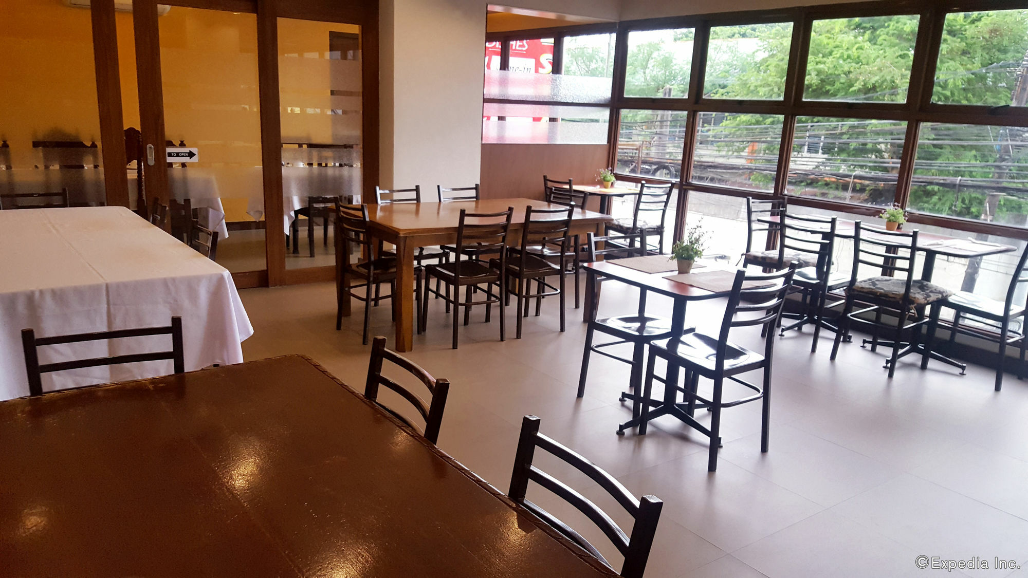 West Makati Hotel Makati City Ngoại thất bức ảnh
