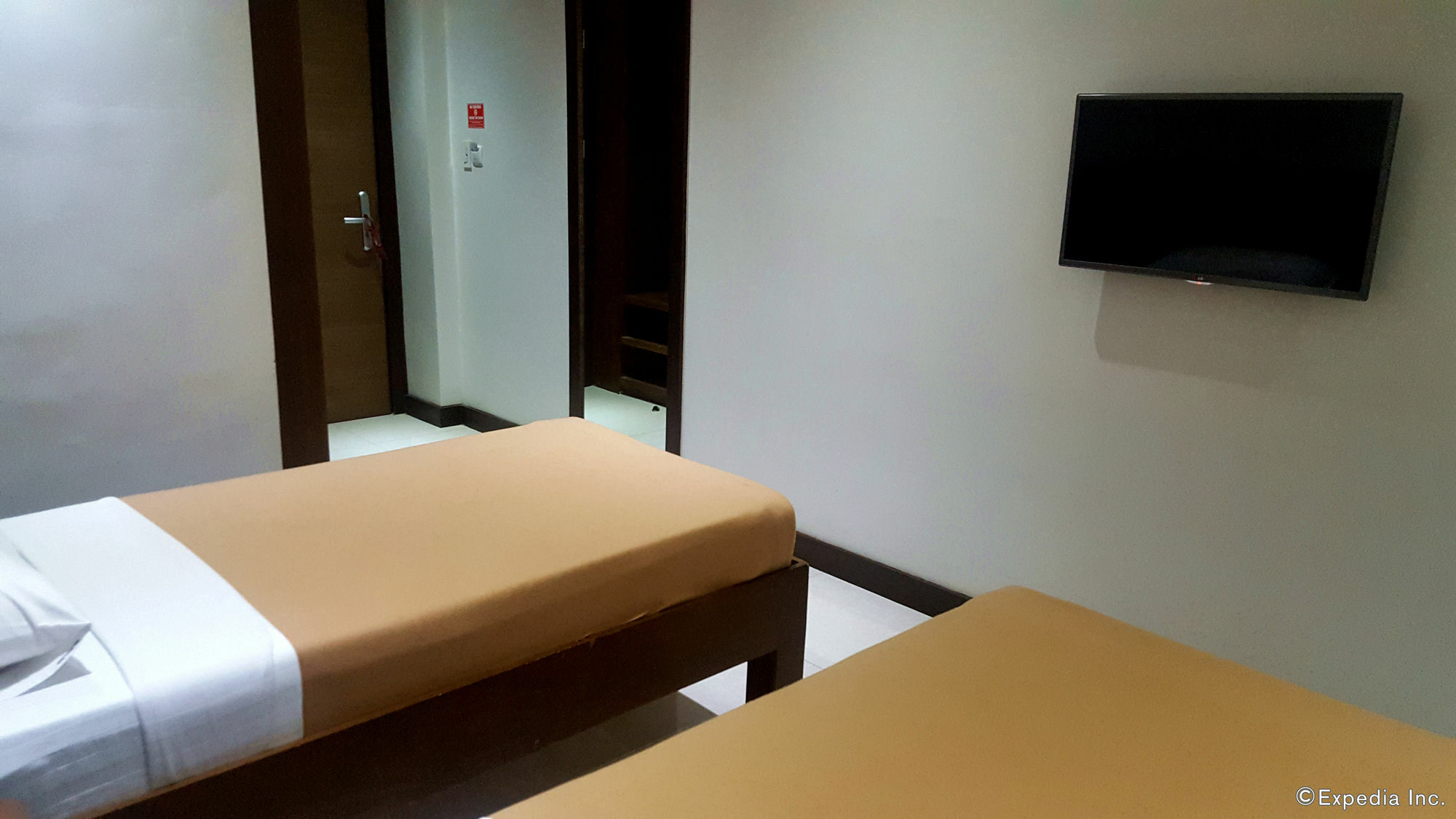 West Makati Hotel Makati City Ngoại thất bức ảnh
