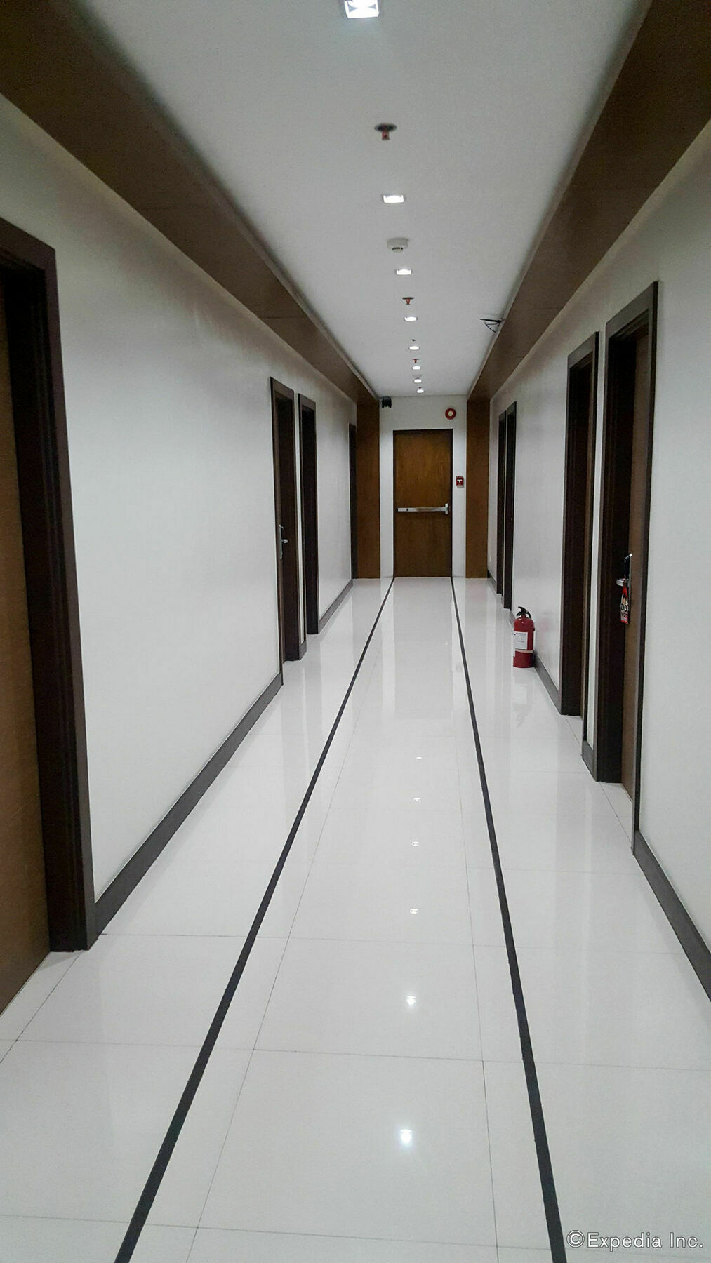 West Makati Hotel Makati City Ngoại thất bức ảnh